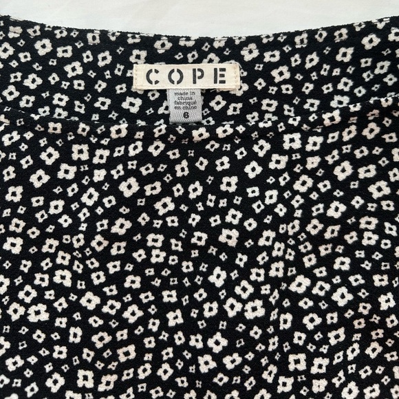 High waisted skirt, Cope, size 6 (fits like a size 2 or 4) - Picture 2 of 3